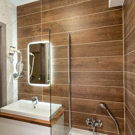 Sunset Lakeview With Jacuzzi Apartmán *